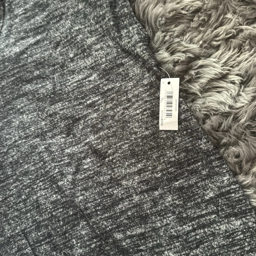 Daily Ritual NWT Grey Top - Picture 3 of 4